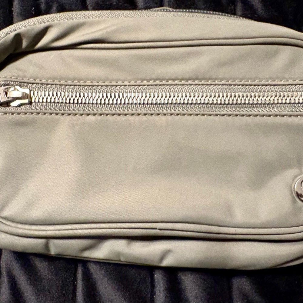 Stylish Gray Lululemon Bag